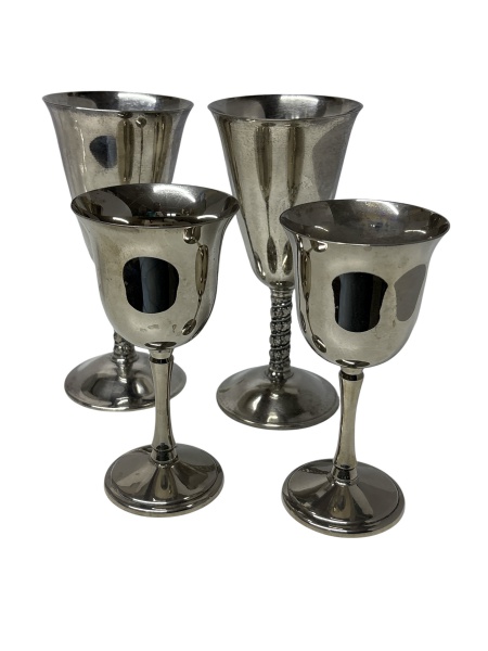 Joias . 2 taças 17 cm marca LARA sevilha mil pct - 2 taças 14 cm celice em metal ...