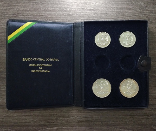 Joias . Brasil - Estojo Duplo com 2 Moedas de 20 Cruzeiros 1972 - 18,04gr Prata 0,900 - ...