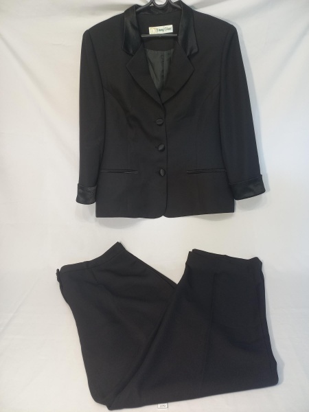 Joias . (NDN11)279-CONJUNTO TERNO  FEMININO SOCIAL EM TONS DE PRETO, SENDO 1 BLAZER ...