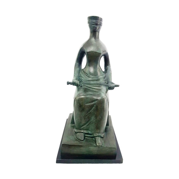 Joias . CESCHIATTI, Alfredo. Justiça, bronze patinado, assinada e selada. 53 cm altura, ...