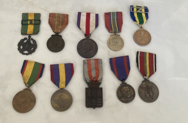 Joias . Militaria - Lote de Medalhas e Condecorações Militares Antigas - Brasil e ...
