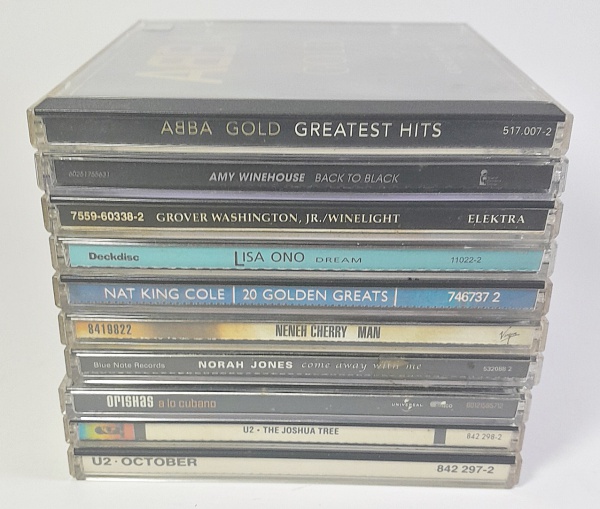 Coleção de 10 CDs musicais originais de artistas Intern