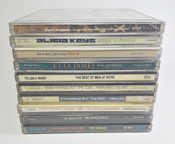 Coleção de 10 CDs musicais originais de artistas Intern