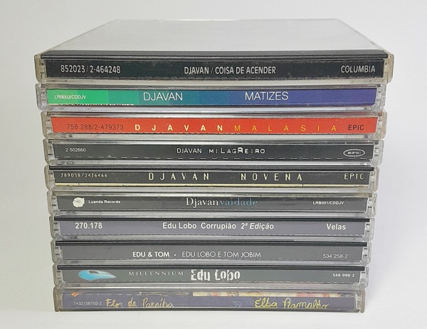 Coleção de 10 CDs musicais originais de artistas Intern