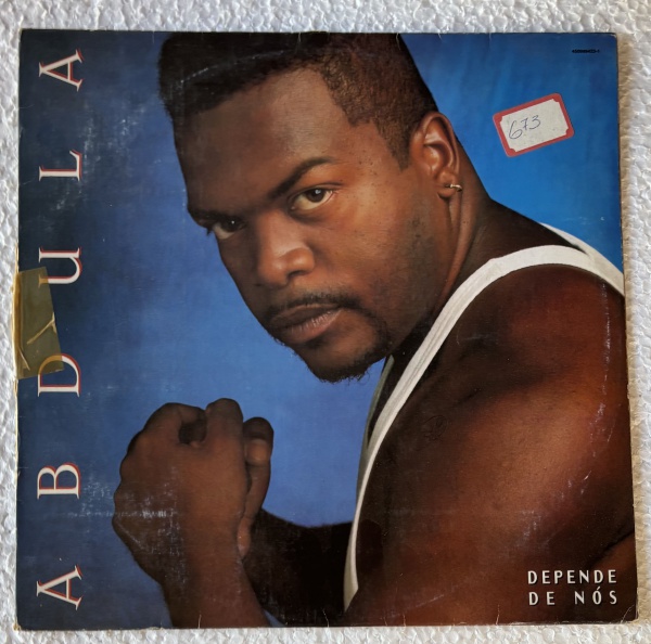 Joias . 1995. Abdula. Depende de nós. Capa com fita colada num dos lados, apresentando ...