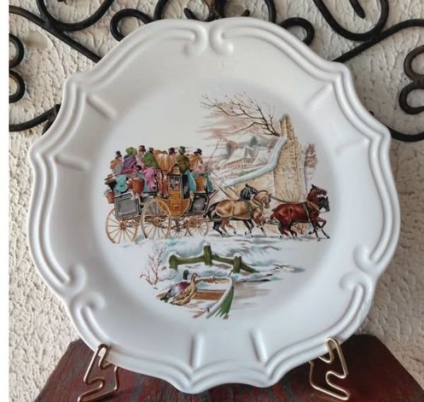 Joias . Lote contendo seis pratos de sobremesa em porcelana DP foto 1