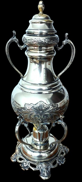 Exuberante e requintado Samovar estilo inglês, em metal espessurado a prata ricamente cinzelado,  co