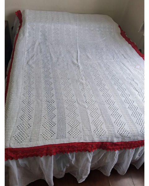 Joias . Crochê de linha - Cobre leito antigo, feito a mão em crochê, renda e cetim. ...