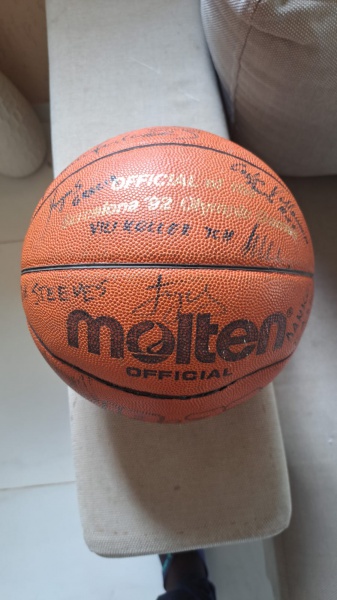 Joias . Bola basketball usada nos jogos olímpicos de Barcelona e autografada pelo ...