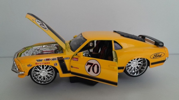 Joias . Miniatura Mustang Boss 312, Escala 1.24