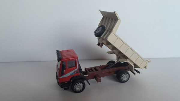 Joias . Miniatura Mercedes basculante Arpra escala 1.50