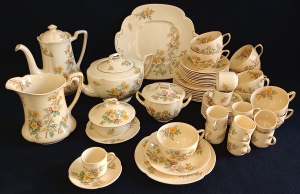 Joias . Conjunto para chá e cafezinho em cerâmica inglesa JOHNSON BROSS composto de 10 ...