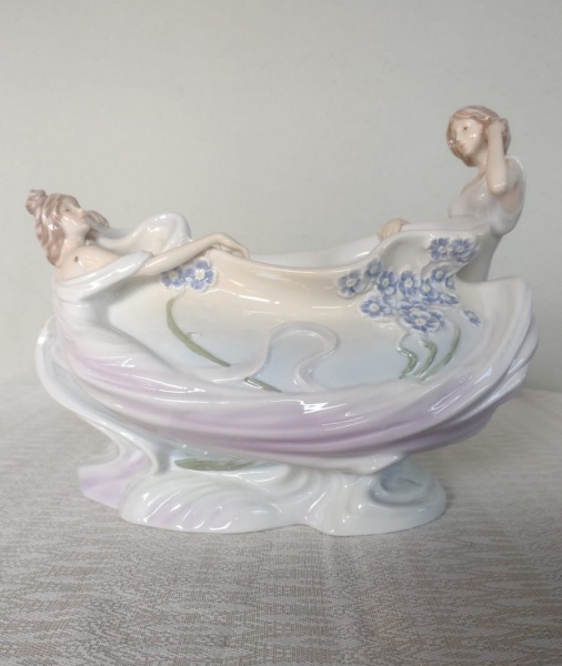 Joias . Belíssimo centro de mesa no estilo art nouveau, confeccionado em porcelana ...