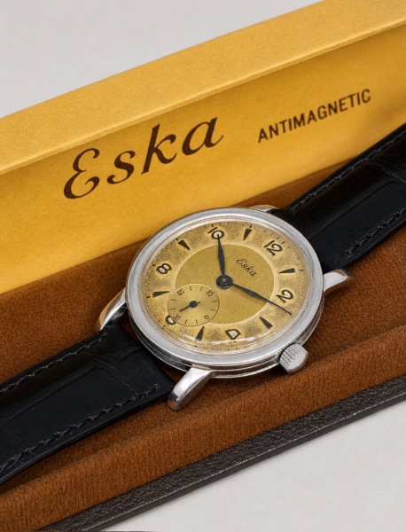 Relogios . Eska - Raríssimo Relógio Eska Militar rico em detalhes com dial bicolor e caixa ...