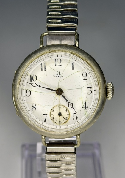 Relogios . Omega - Antigo relógio de pulso movimento à corda com pulseira elástica em aço ...