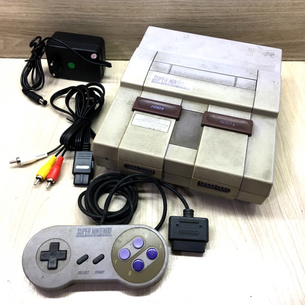 Joias . Console Super Nintendo, funcionando em testes iniciais, com 1 controle, fonte e ...