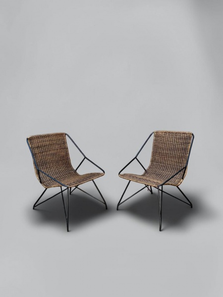 Joias . Carlo Hauner e Martin Eisler - Elegante par de poltronas concha executadas em ...