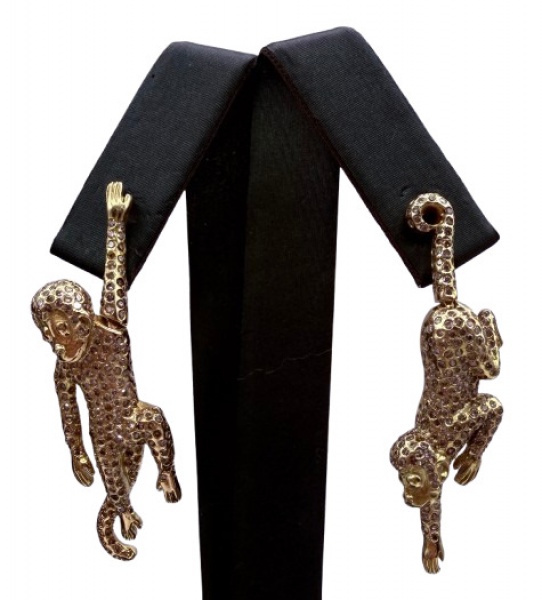Joias . Par de brincos em ouro 18k no feitio de macacos inteiramente cravejado por ...
