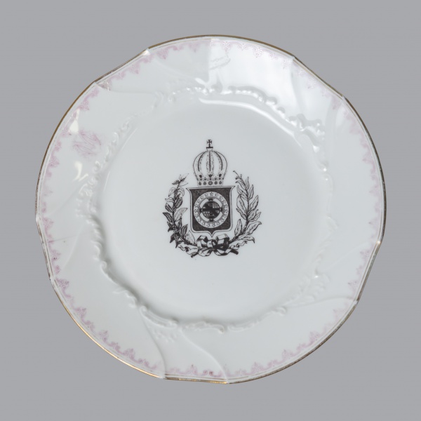 Joias . LIMOGES , FRANCE, PRATO EM PORCELANA FRANCESA , AO CENTRO BRASÃO DE ARMAS ...