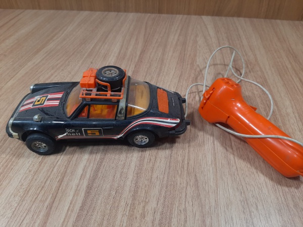 Joias . Porsche 911 Targa Rally Racing Team vintage de controle remoto com fio. ...