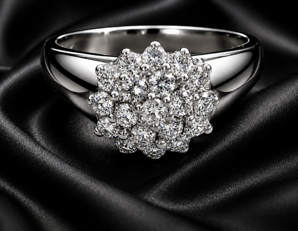 Joias . Anel HStern confeccionado em ouro branco 18k com 19 diamantes que juntos ...