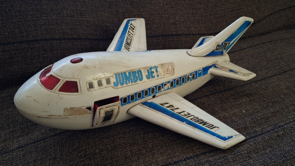 Joias . AVIÃO JUMBO JET 747  (19 X 36 X 46 CM)