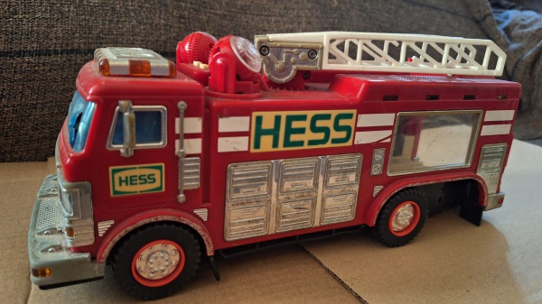 Joias . CAMINHÃO DOS BOMBEIROS - HESS (12 X 10 X 28 CM)