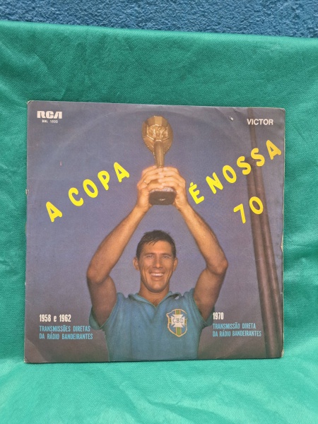 Joias . 2 LPs A Copa é Nossa  1970. LP1 (lado 1) Narração dos jogos da Copa 58. LP1 ...