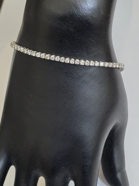 Joias . Pulseira Riviera em ouro branco, contrastado 750k e cravejada com 73 brilhantes ...