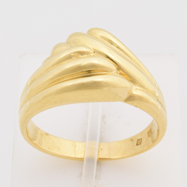 H STERN - Anel em ouro amarelo, contraste 750 k e da joalheria. Aro 17. Peso 4,3 gr. (Por medida de segurança esse lote não se encontra em nossa loja). Aro 17 . Peso 4.3 gr.