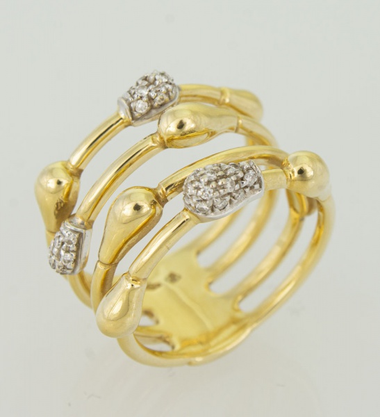 H.STERN - Anel 4 aros em ouro amarelo com gotas cravejadas de diamantes, em ouro amarelo, contraste 750 k e da Joalheria. Aro 17. Peso 11,4 gr. (Por medida de segurança esse lote não se encontra em no