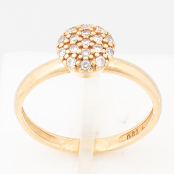 VIVARA - Anel em ouro amarelo, contraste 750K e da joalheria, cravejado com dezessete brilhantes de aproximadamente 0,5 pt cada. Aro 14,5. Peso 2,9 gr. (Por medida de segurança esse lote não se encont
