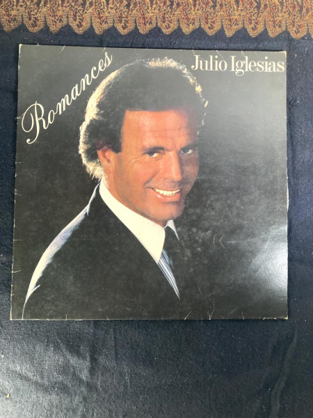 VINIL. Julio Iglesias - Romances (CBS 177.136)