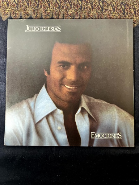 VINIL. Julio Iglesias - Emociones (CBS 230033)