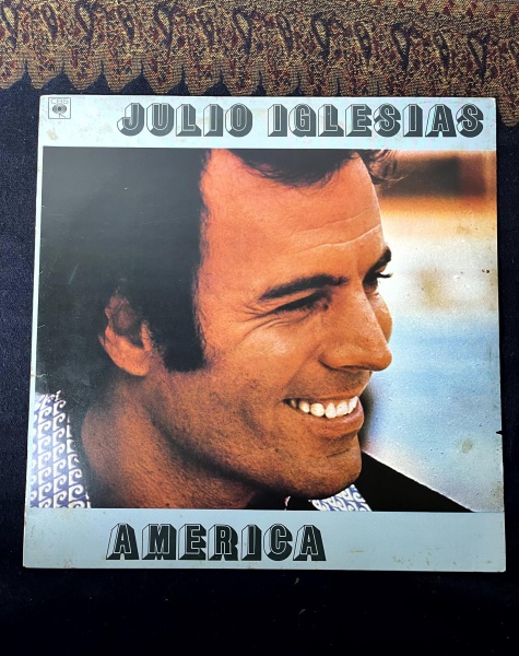 VINIL. Julio Iglesias - America (CBS 138212)