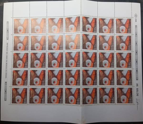 Joias . Brasil 1983, folha nova com goma, leve oxidação no vers foto 3