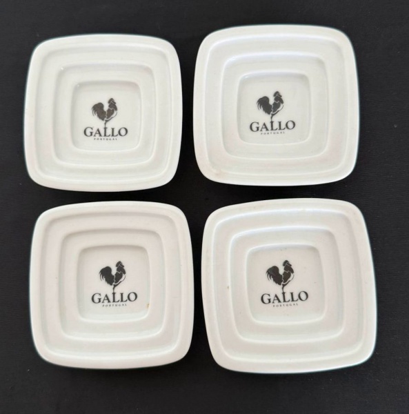 Joias . Lote com de 4 pratinhos de porcelana da Vista Alegre (Portugal). Mede 9cm de ...