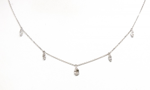Joias . COLAR EM OURO BRANCO 18K COM PINGENTE CRUZ DE DIAMANTES foto 2