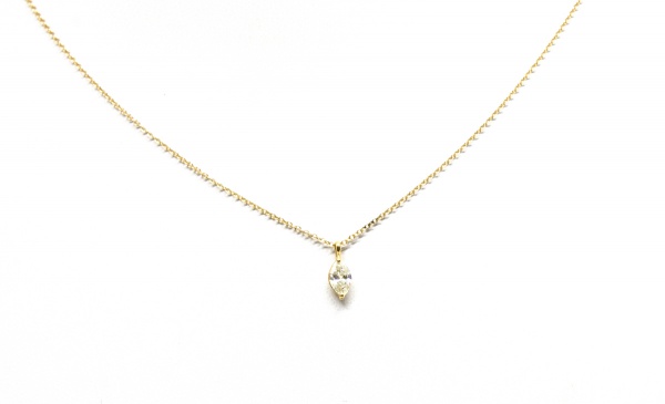 Joias . COLAR EM OURO BRANCO 18K COM PINGENTE CRUZ DE DIAMANTES foto 3