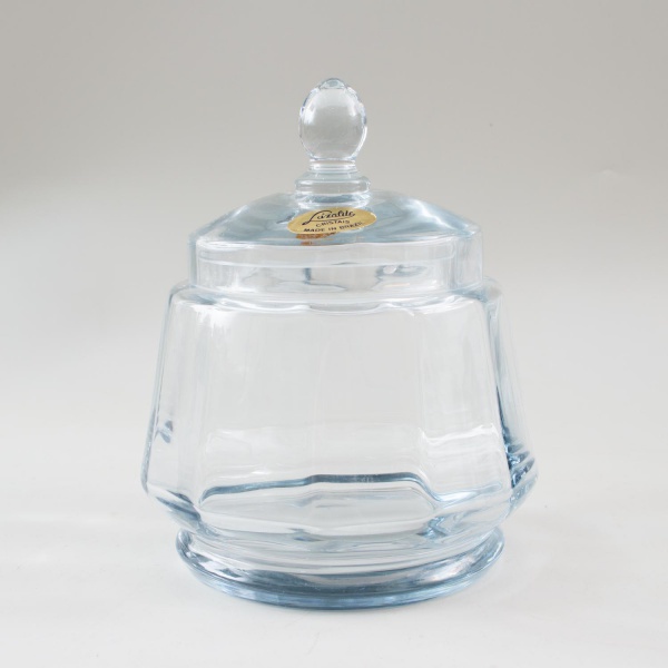 Bomboniere em cristal incolor da marca Lizalite Cristais, com tampa e pegador facetado, corpo sextavado, medindo 24 cm de altura; apresenta sinais de uso, marcas do tempo e pequenos desgastes.