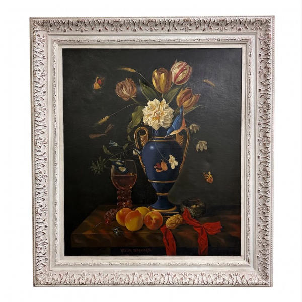 Nilton Mendonça, óleo sobre tela representando natureza-morta com vaso floral, frutas e pássaro, assinado na composição e identificado no verso; medidas internas 68 x 58 cm e externas 92 x 82 cm; emol