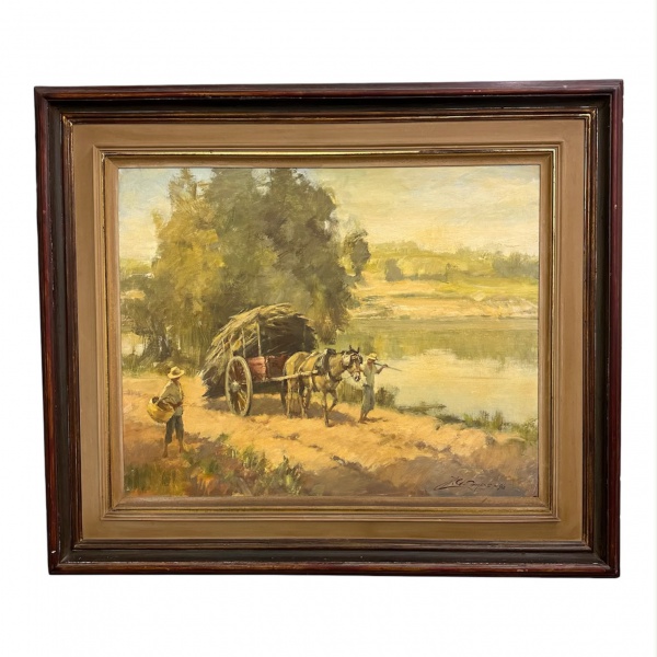 Quadro Óleo sobre tela colado em chapa de madeira, representando cena rural com carroça de tração animal, figuras de trabalhadores e vegetação à margem de rio, em paleta terrosa de tonalidades dourada