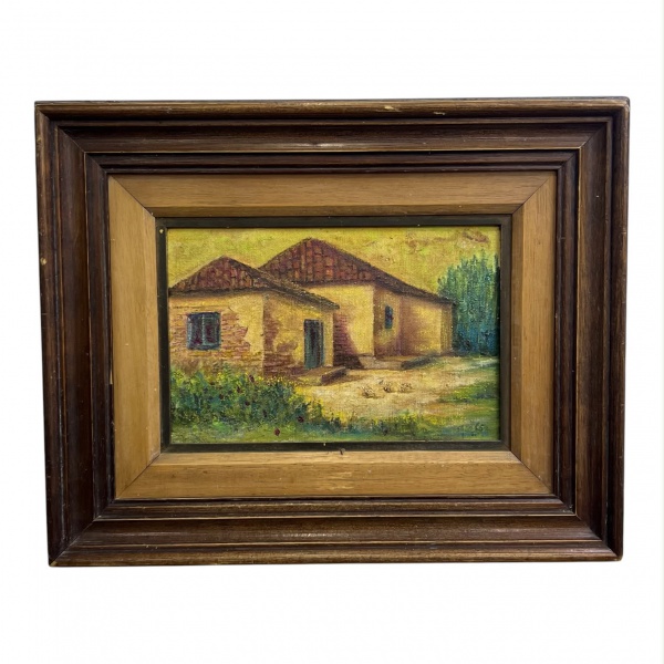 Quadro em óleo sobre tela representando paisagem rural com casario, vegetação e caminho em primeiro plano. Medidas: 32 x 40 cm (moldura) e 16 x 23 cm (obra). Apresenta marcas do tempo e leves desgaste