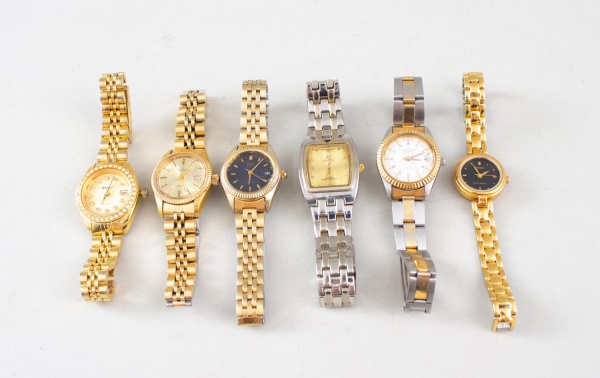Lote contendo seis relógios de pulso femininos, com caixas e pulseiras metálicas em diferentes modelos e acabamentos. Funcionamento não testado, vendidos no estado em que se encontram.