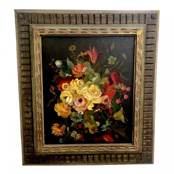Quadro em óleo sobre tela representando natureza-morta com arranjo floral, acondicionada em moldura de madeira entalhada e patinada, medidas 69 x 79 cm externas e 53 x 43 cm internas, apresenta sinais