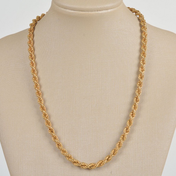 HStern - Corrente em ouro 18K (750), modelo corda torcida com acabamento polido e entrelaçamento uniforme. Mede 42,5 cm de comprimento e pesa 16,3 g. Fecho tipo argola com contraste 750 gravado na pla