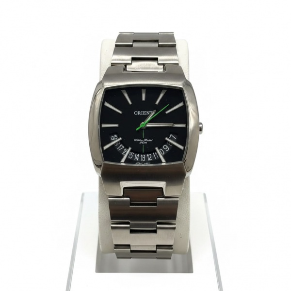 Relógio de pulso masculino Orient, com caixa e pulseira em aço inox, mostrador preto com marcadores metálicos, calendário retrógrado, resistência à água de 50 metros, movimento japonês, original, test