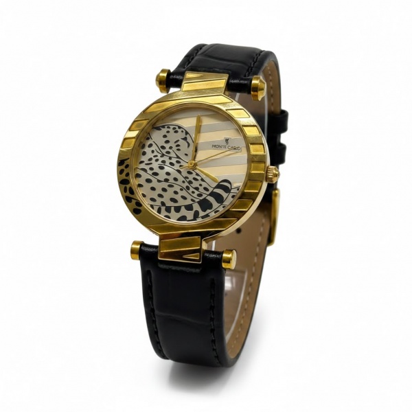 Relógio de pulso Monte Carlo, modelo MC6024, com caixa em aço inoxidável dourado, mostrador decorado com estampa animal print, movimento a quartzo e pulseira em couro preto, resistente à água até 3 AT