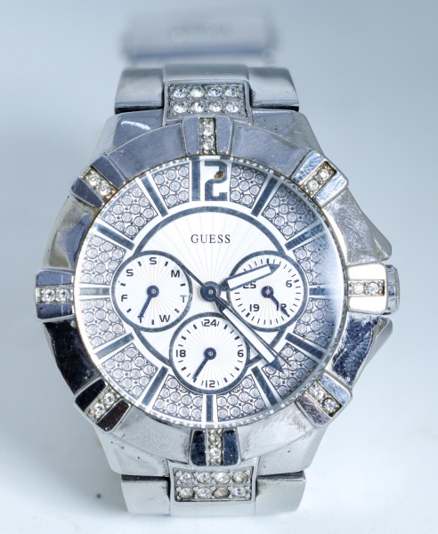 Relógio de pulso Guess, original, modelo U12601L1, movimento a quartzo com calendário e três submostradores, caixa e pulseira em aço inoxidável, resistência à água de 100 metros (330 pés), mostrador p