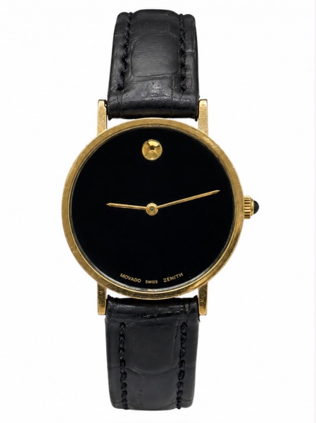 Relógio de pulso Movado Zenith, com caixa circular folheada a ouro, mostrador preto minimalista com marcador único às 12 horas, pulseira em couro preto, tampa posterior em aço gravada Gold Electroplat